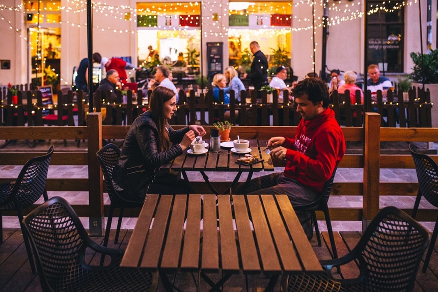 Who Pays On A First Date?